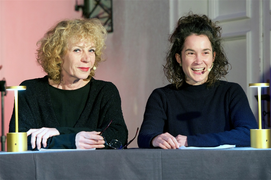 "Eine wundersame Rettung – Tamar, ein Kinderschicksal im Holocaust“: Inszenierte Lesung mit den Schauspielerinnen Nina Hoger und Anni Salander sowie jiddischer Musik und Instrumentalmusik, gespielt von Roswitha Dasch und dem Finkelstein Trio am Samstag, 11. November, um 19 Uhr in der Wewelsburg. © Ingo Klatt "Eine wundersame Rettung – Tamar, ein Kinderschicksal im Holocaust“: Inszenierte Lesung mit den Schauspielerinnen Nina Hoger und Anni Salander sowie jiddischer Musik und Instrumentalmusik, gespielt von Roswitha Dasch und dem Finkelstein Trio am Samstag, 11. November, um 19 Uhr in der Wewelsburg. © Ingo Klatt